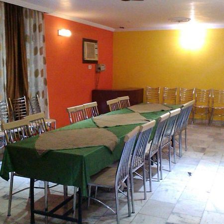 Hotel Kanishka Kanpur Zewnętrze zdjęcie