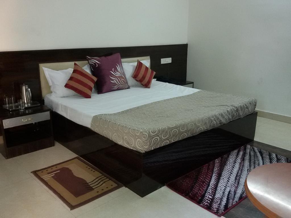 Hotel Kanishka Kanpur Pokój zdjęcie