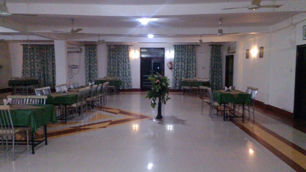 Hotel Kanishka Kanpur Zewnętrze zdjęcie